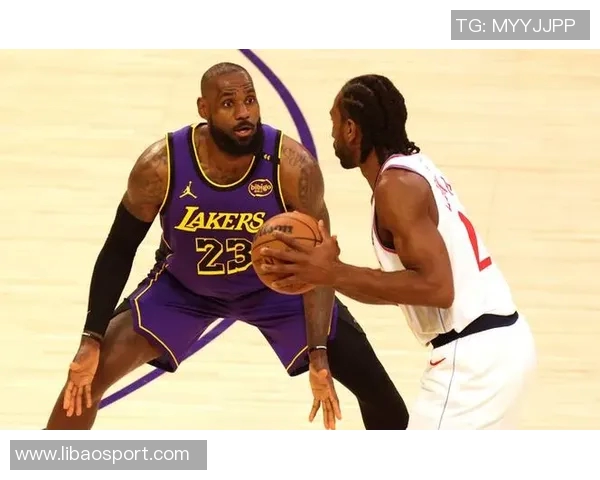 2000年湖人与快船的激烈对决回顾及其对洛杉矶篮球历史的影响分析